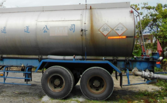 Both sides of the chemical tank truck need to be labeled with Hazardous Sticker